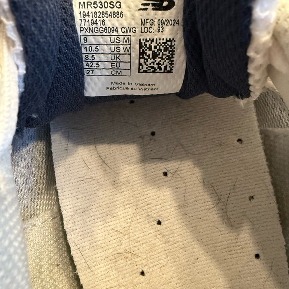 New Balance Unisex White and Gray Sneakers - Picture 4 of 6